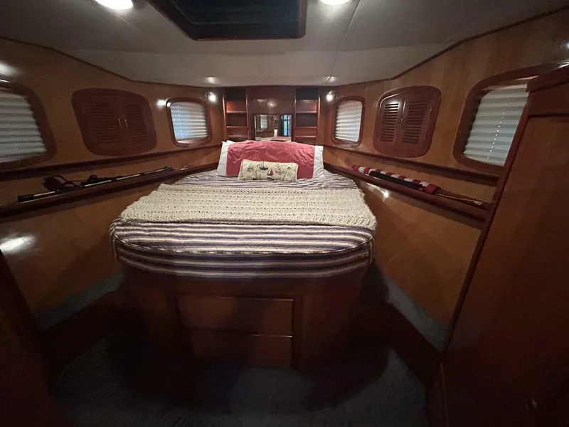 Slide: The Image of 43' Mikelson master stateroom - 5036929
