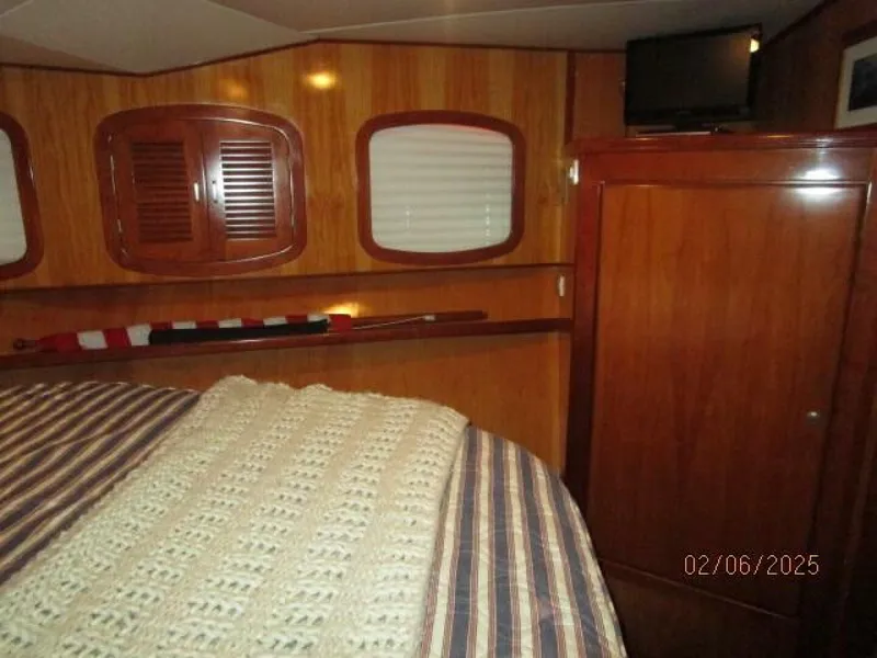 Slide: The Image of 43' Mikelsonn master stateroom starboard - 5036931