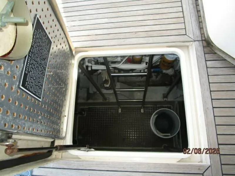 Slide: The Image of 43' Mikelson engine room access1 - 5036901