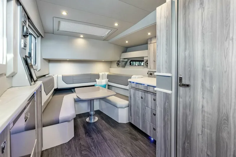 Slide: The Image of Formula 430 Super Sport Crossover 2022 - 5102449