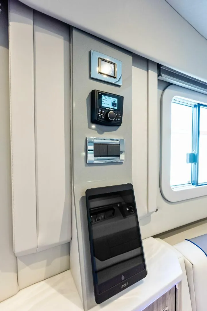 Slide: The Image of Formula 430 Super Sport Crossover 2022 - 5102451