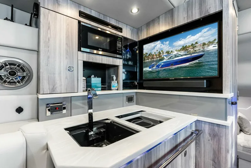 Slide: The Image of Formula 430 Super Sport Crossover 2022 - 5102453