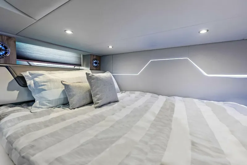 Slide: The Image of Formula 430 Super Sport Crossover 2022 - 5102458