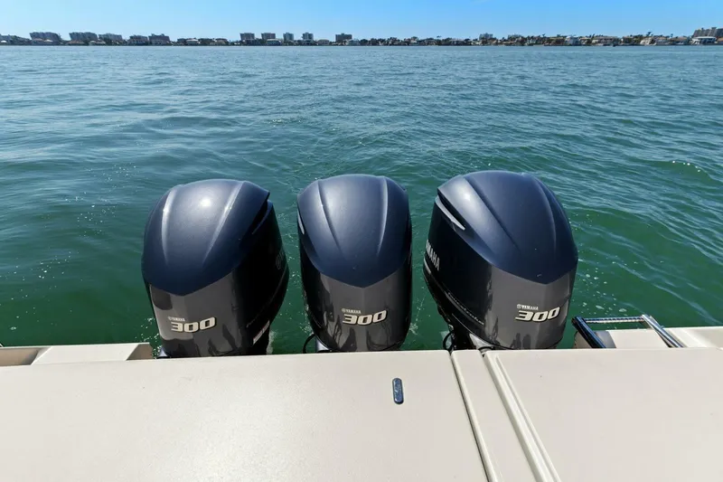 Slide: The Image of 2016 375 Grady-White Freedom - 5098691