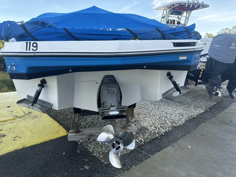 Slide: The Image of Regal 2520 FasDeck 2008 - 5034503