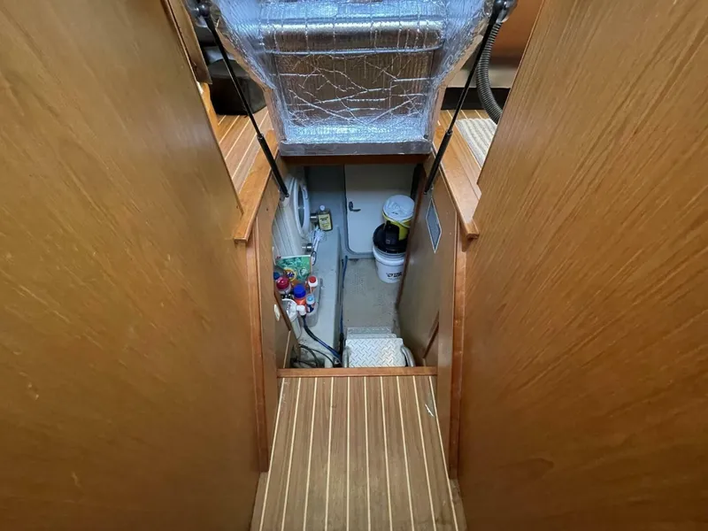Slide: The Image of Mainship 430 Aft Cabin 3SR Trawler 2005 - 5037097