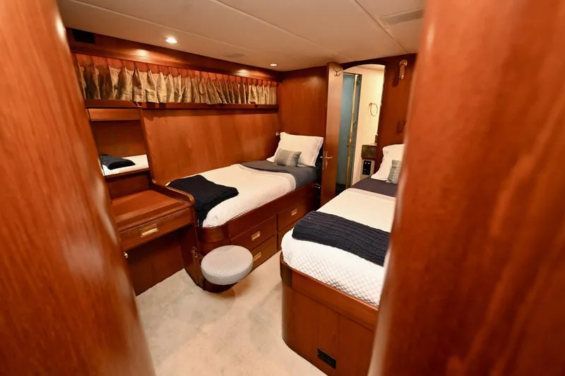 Slide: The Image of Palmer Johnson Motor Yacht 1984 - 5445851
