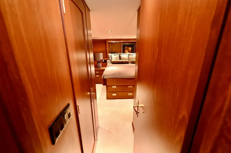 Slide: The Image of Palmer Johnson Motor Yacht 1984 - 5445855