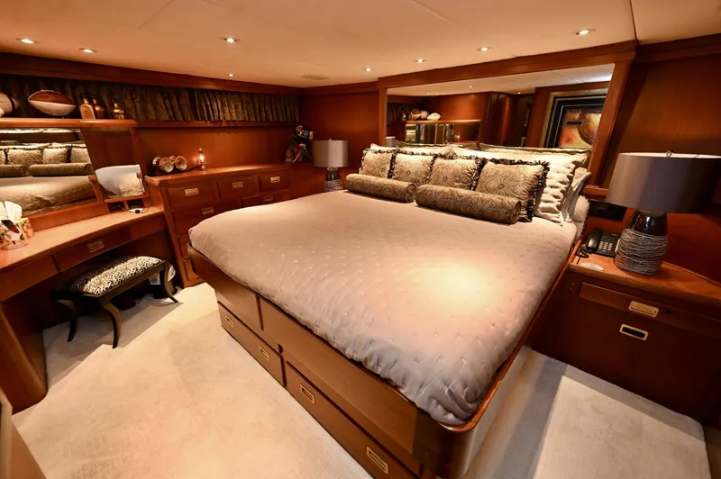 Slide: The Image of Palmer Johnson Motor Yacht 1984 - 5445856