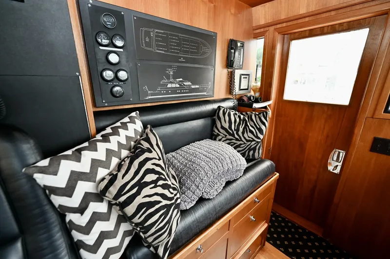 Slide: The Image of Palmer Johnson Motor Yacht 1984 - 5445864