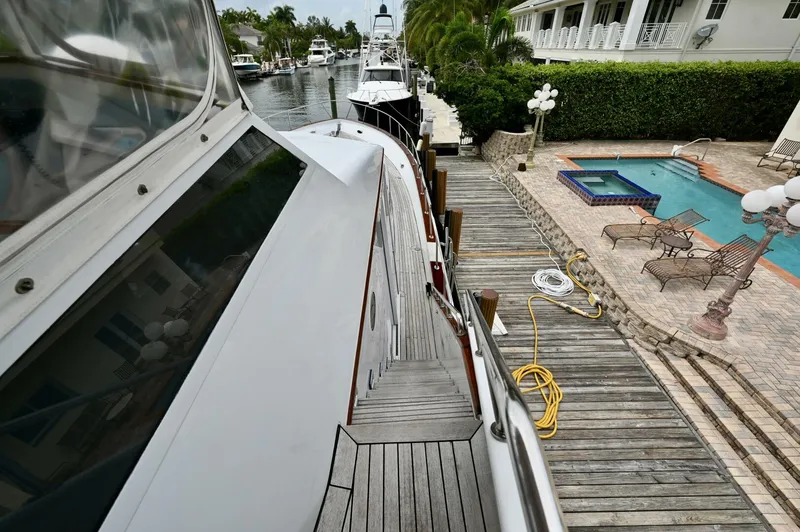 Slide: The Image of Palmer Johnson Motor Yacht 1984 - 5445888
