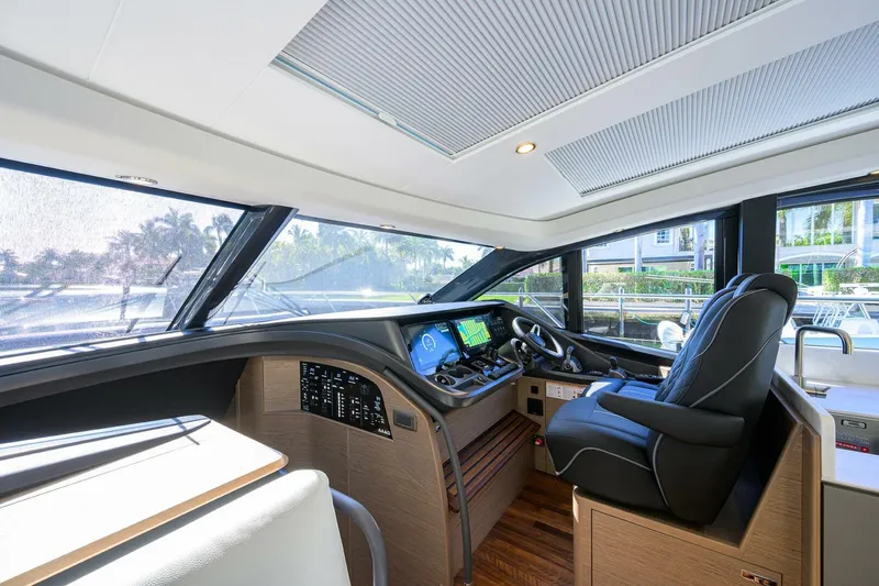 Slide: The Image of Princess V55 Ladybird - Helm 2025 Princess V55 Ladybird - 5046041