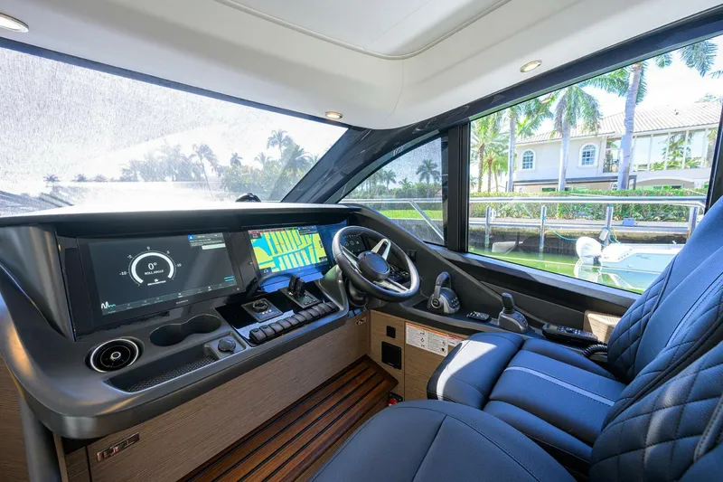 Slide: The Image of Princess V55 Ladybird - Helm 2025 Princess V55 Ladybird - 5046042