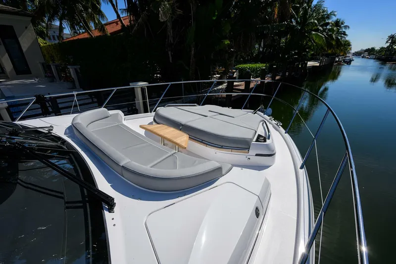 Slide: The Image of Princess V55 Ladybird - Bow 2025 Princess V55 Ladybird - 5046075