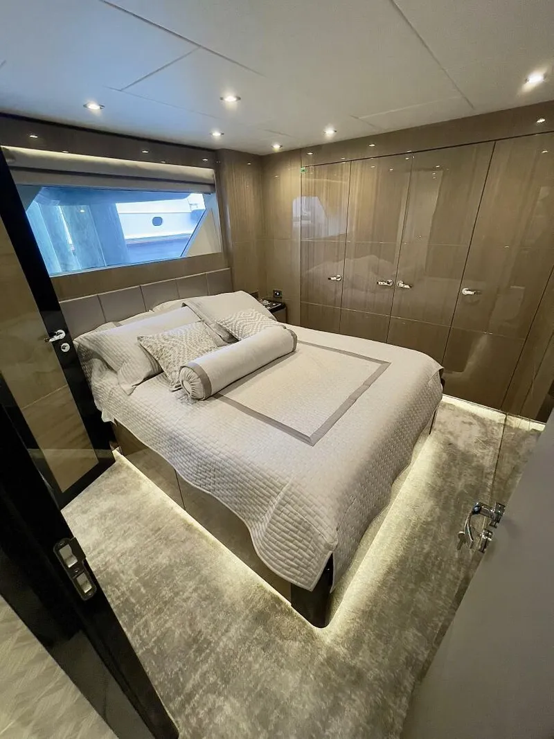 Slide: The Image of Hargrave Skylounge Flush Deck 2021 - 5042550