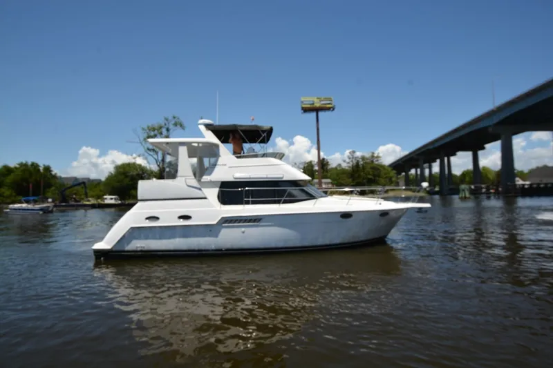 The Image of Carver Yachts 35 1999 - 6835586