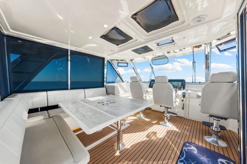 Slide: The Image of Aquila 54 2022 - 5823792