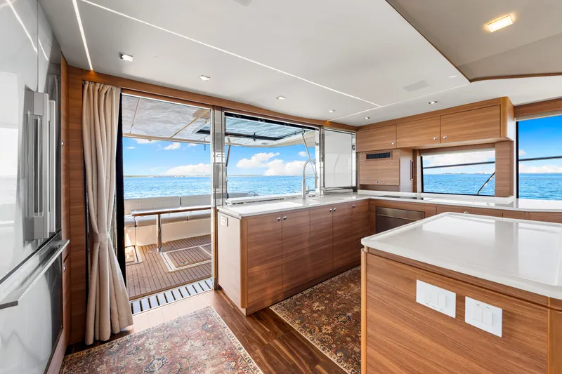 Slide: The Image of Aquila 54 2022 - 5823805