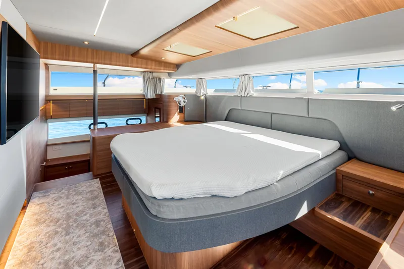 Slide: The Image of Aquila 54 2022 - 5823823