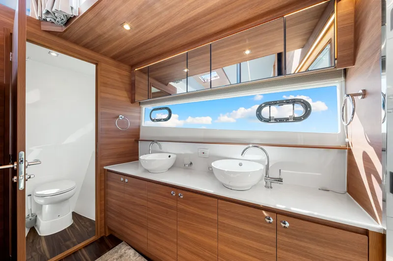 Slide: The Image of Aquila 54 Yacht 2022 - 5823828