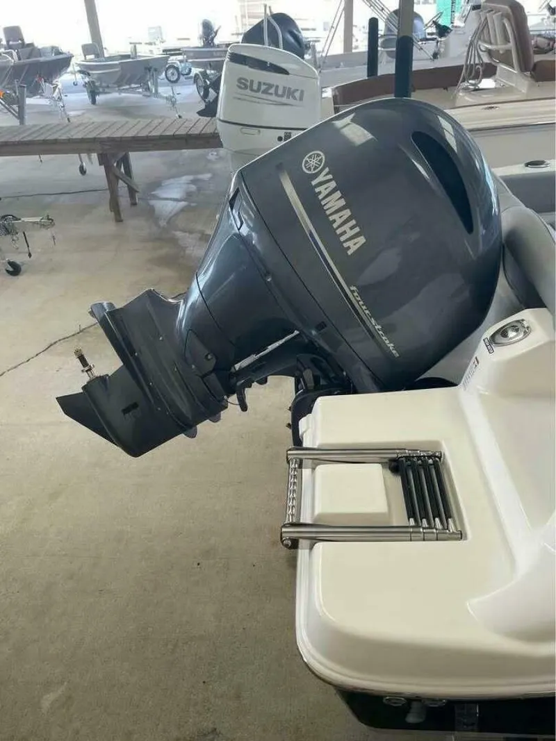 Slide: The Image of NauticStar 2102 Legacy 2022 - 5043183