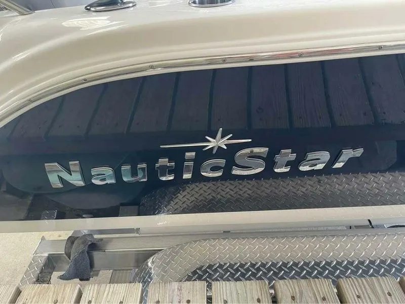 Slide: The Image of NauticStar 2102 Legacy 2022 - 5043187