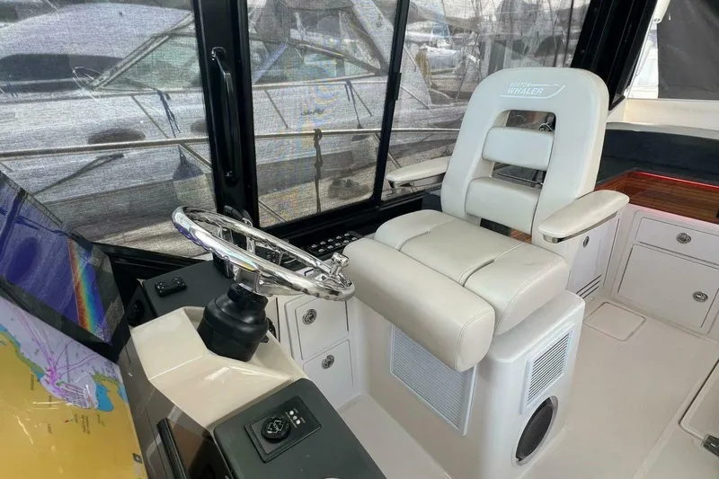 Slide: The Image of Boston Whaler Conquest 405 2022 - 5043019