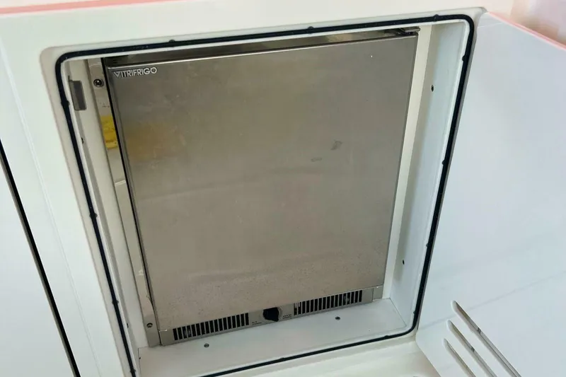 Slide: The Image of Boston Whaler Conquest 405 2022 - 5043027