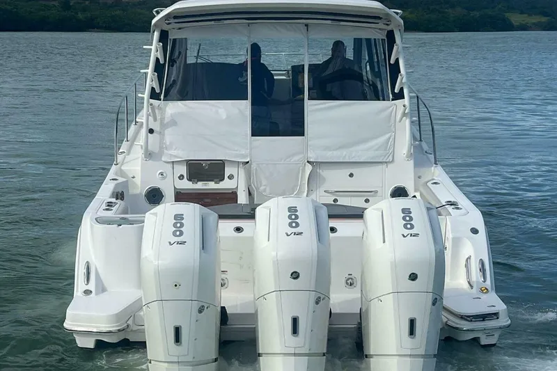 Slide: The Image of Boston Whaler Conquest 405 2022 - 5043010