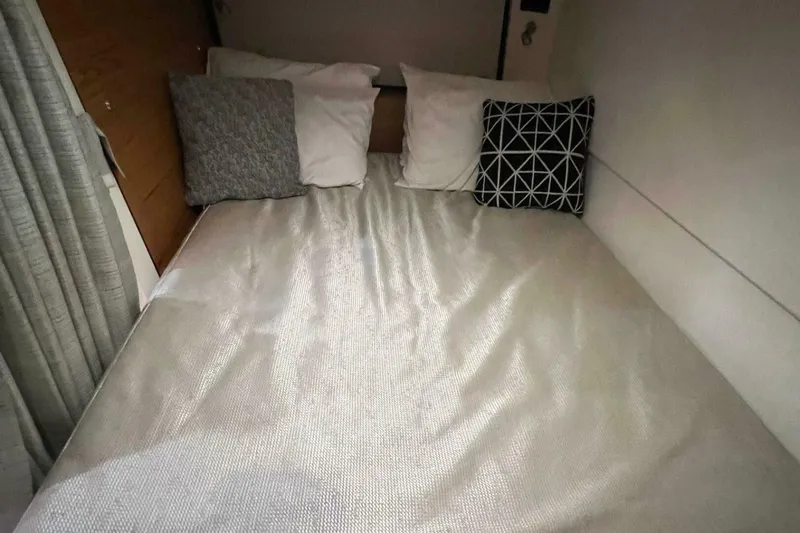 Slide: The Image of Boston Whaler Conquest 405 2022 - 5043033