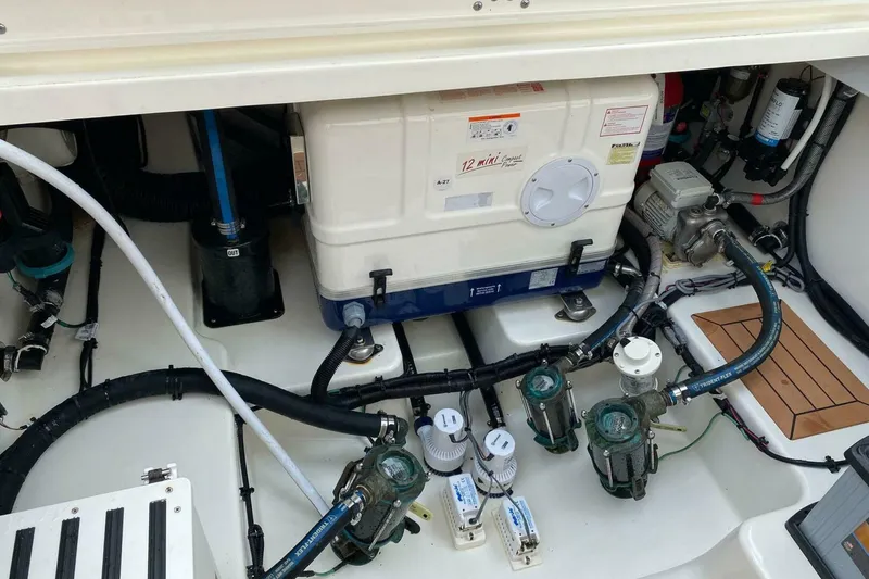 Slide: The Image of Boston Whaler Conquest 405 2022 - 5043035