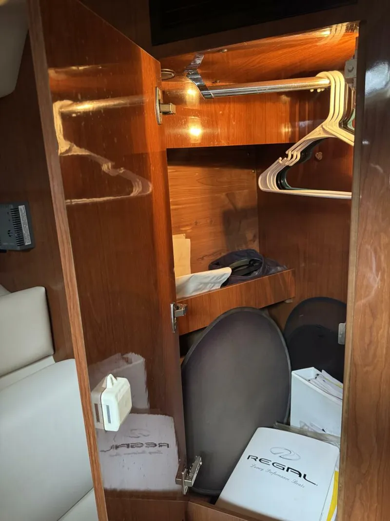 Slide: The Image of Regal 3560 Commodore 2005 - 5043162