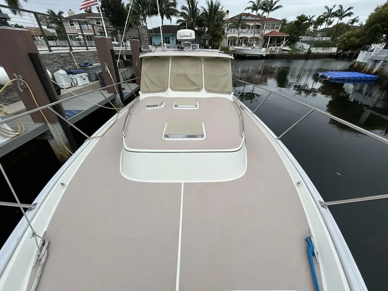 Slide: The Image of 34' Legacy foredeck aft - 5047421