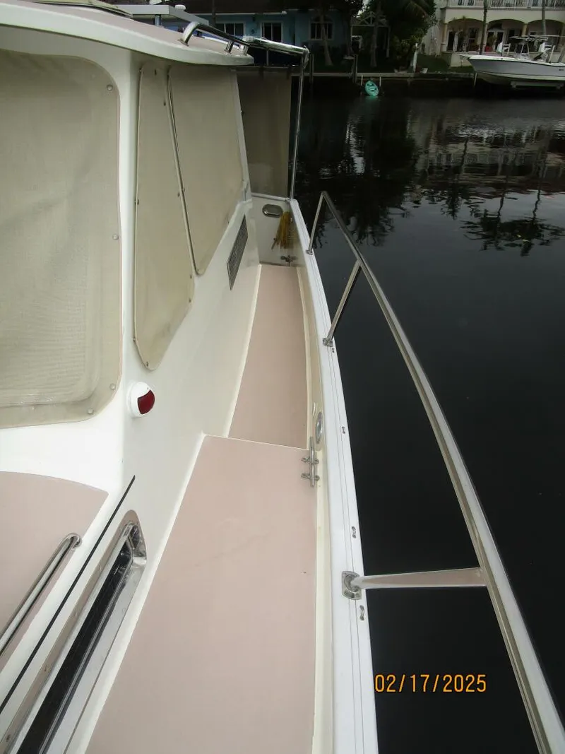 Slide: The Image of 34' Legacy port side deck2 - 5047477