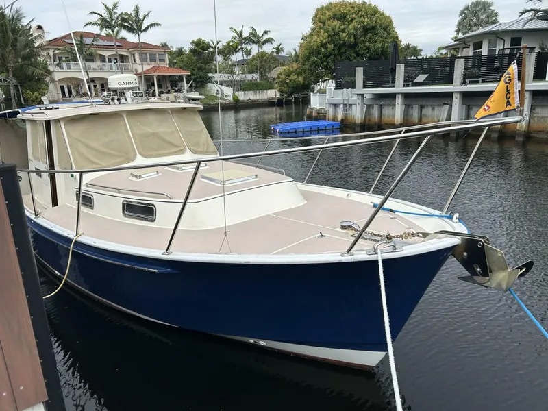 Slide: The Image of 34' Legacy starboard forward profile - 5047508