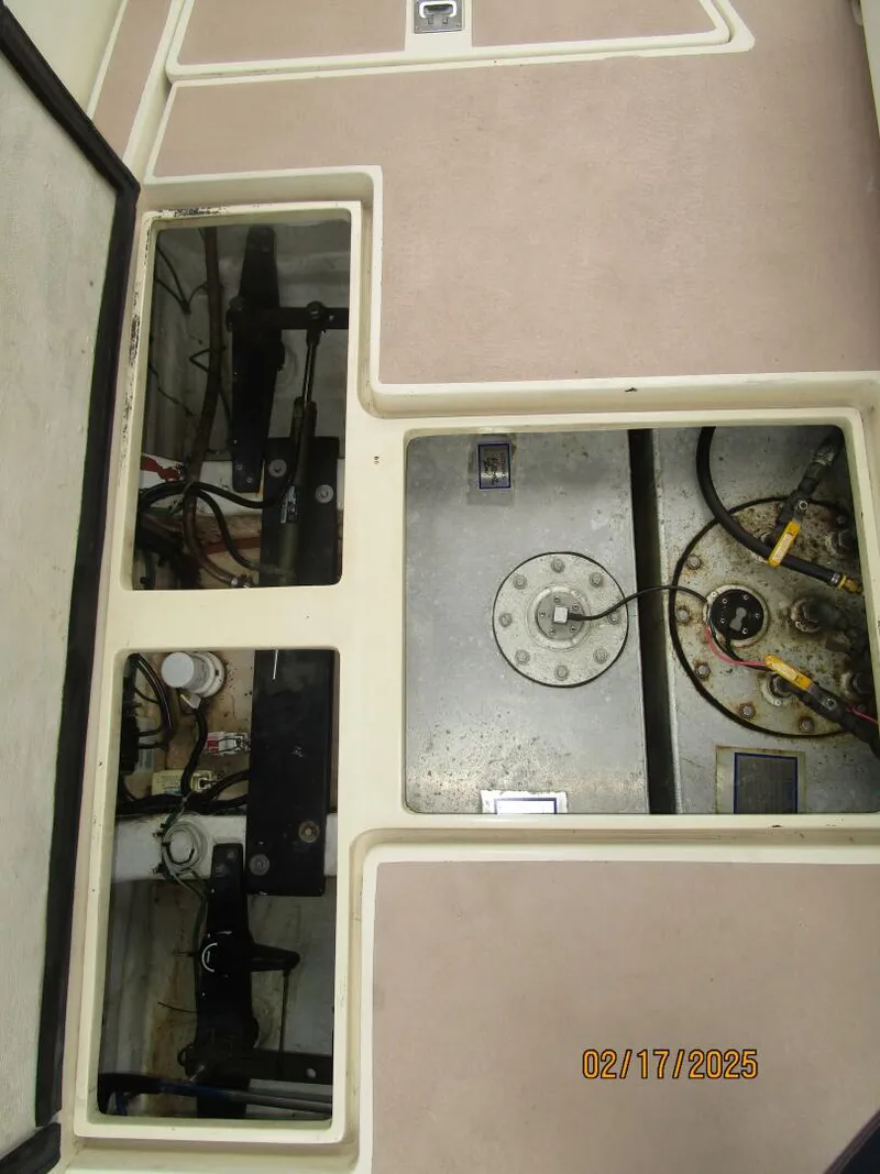 Slide: The Image of 34' Legacy lazarette access - 5047391