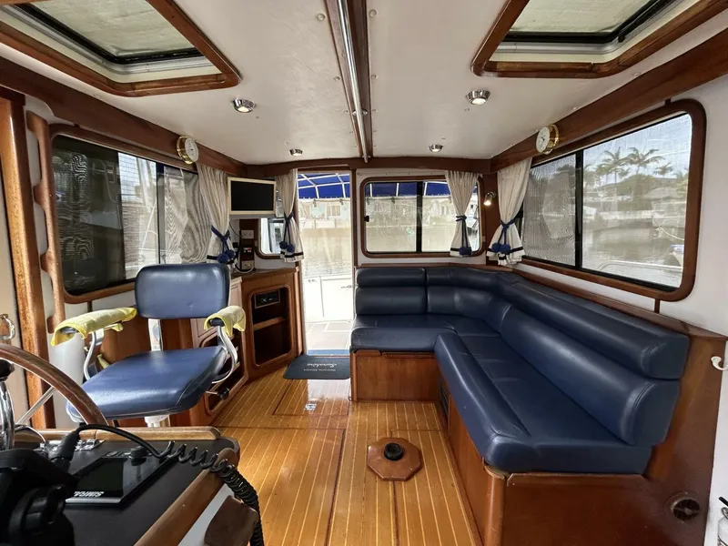 Slide: The Image of 34' Legacy salon aft - 5047488