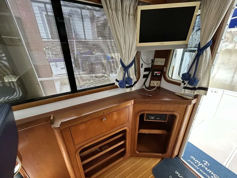 Slide: The Image of 34' Legacy salon starboard aft - 5047497