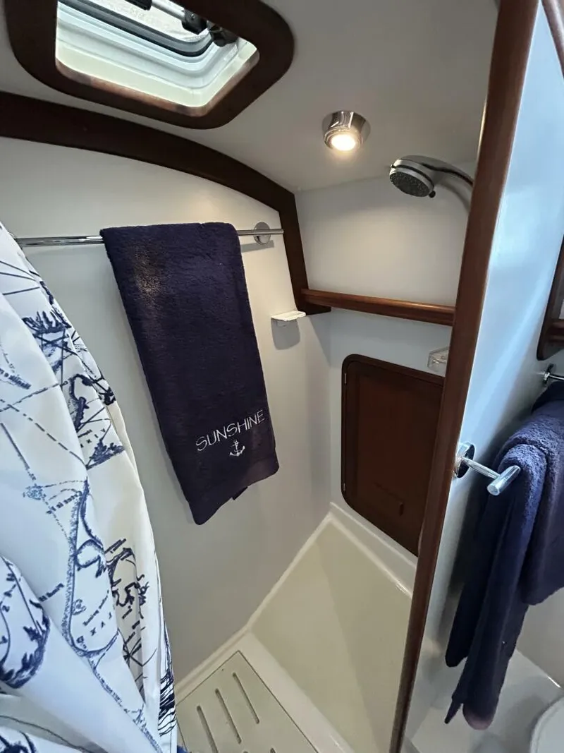 Slide: The Image of 34' Legacy shower - 5047500