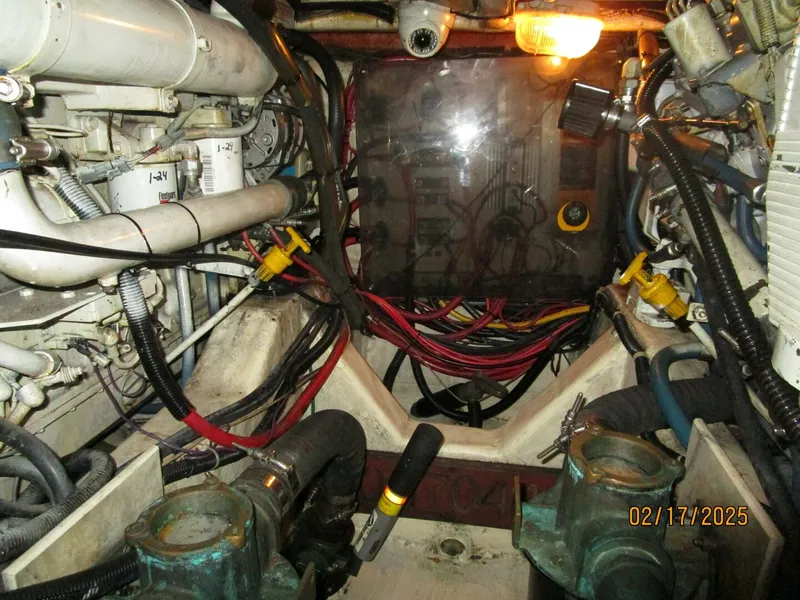 Slide: The Image of 34' Legacy engine room forward - 5047417