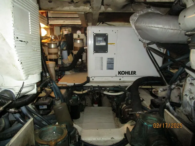 Slide: The Image of 34' Legacy engine room aft - 5047412