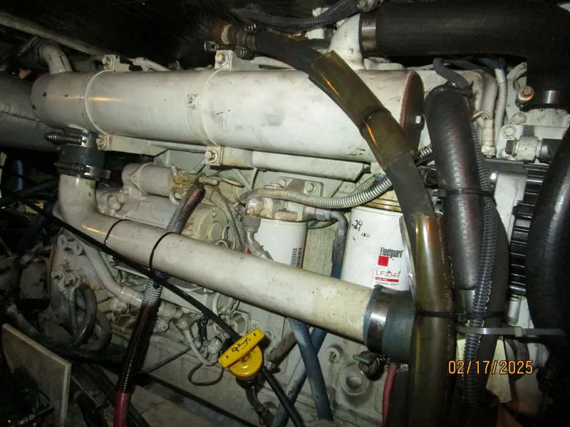 Slide: The Image of 34' Legacy port main engine - 5047473