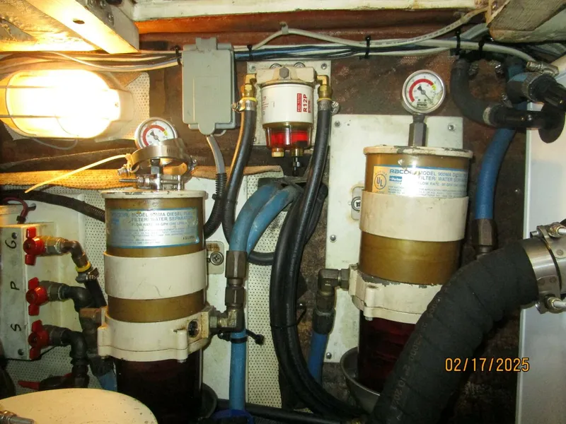 Slide: The Image of 34' Legacy Racor fuel filters - 5047485