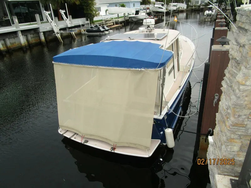 Slide: The Image of 34' Legacy aft profile - 5047387