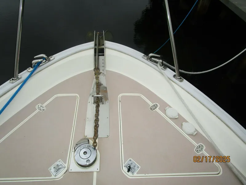 Slide: The Image of 34' Legacy anchor windlass - 5047388