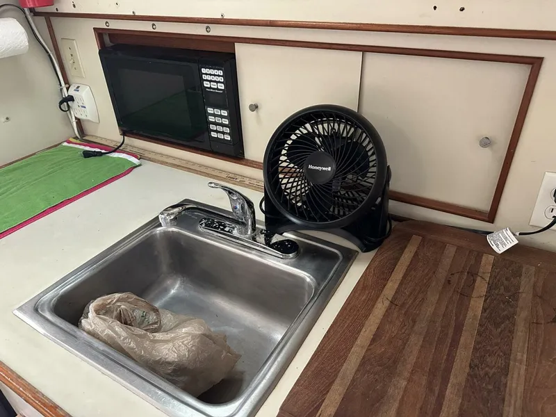 Slide: The Image of Atlantic 34 Express with Tower 1989 - 5140307