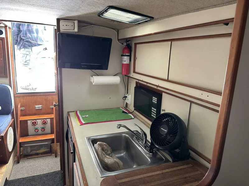 Slide: The Image of Atlantic 34 Express with Tower 1989 - 5140308