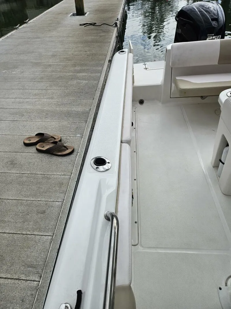 Slide: The Image of Robalo 22 2019 - 5046585