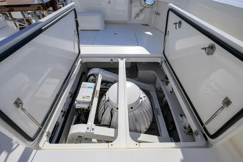 Slide: The Image of Viking 80 - LAMPLIGHTER - Cockpit 2019 Viking 80 Convertible LAMPLIGHTER - 5049128