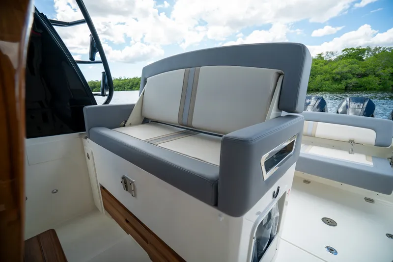 Slide: The Image of Boston Whaler 380 Realm 2026 - 13